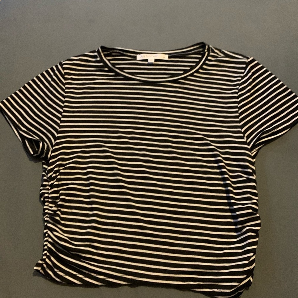 Black and white cropped shirt